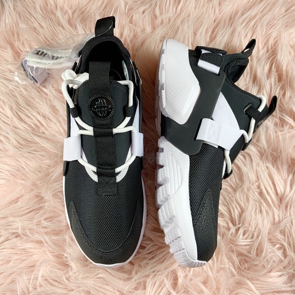 New Nike Women’s Air Huarache City Low - Picture 3 of 5
